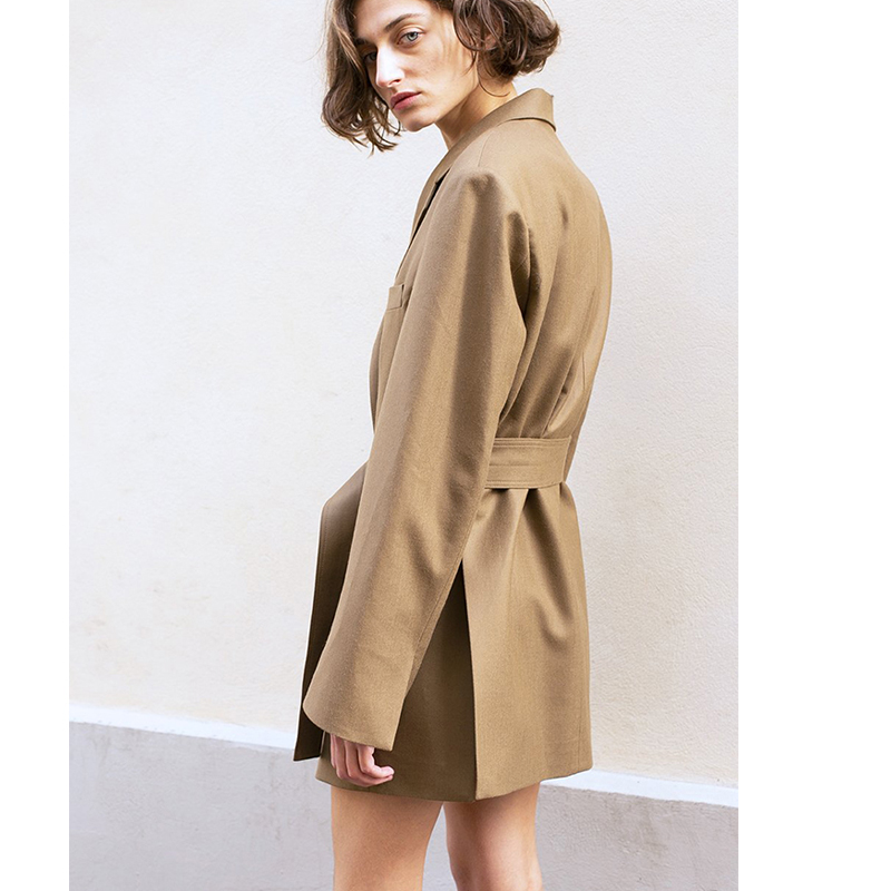 Street Fashion Week - Chique kaki midi pakjurk Fashion Week