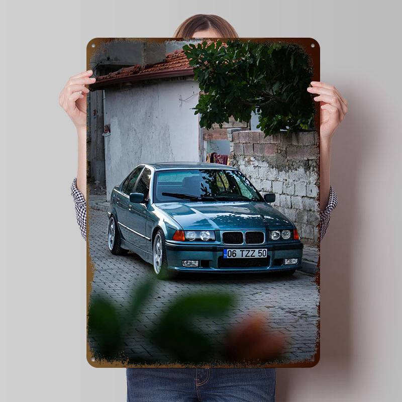 Teal Sports Car E36 op Cobbles - Street Fashion Blog recensie en prijs